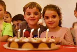 ¡Cumples a precios reducidos los Domingos!